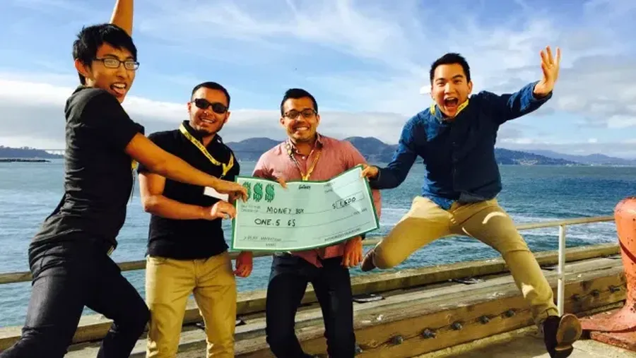 Co-founder dan CTO Xendit Bo Chen (paling kiri) serta Co-founder dan CEO Moses Lo (paling kanan)