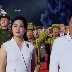 Heboh Istri Kim Jong Un Nangis di Depan Umum, Ini Sebabnya?