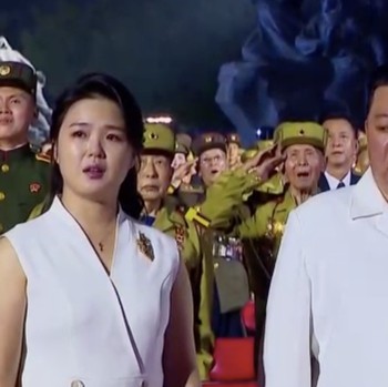 Momen Istri Kim Jong Un Nangis Depan Umum, Kenapa Korut?