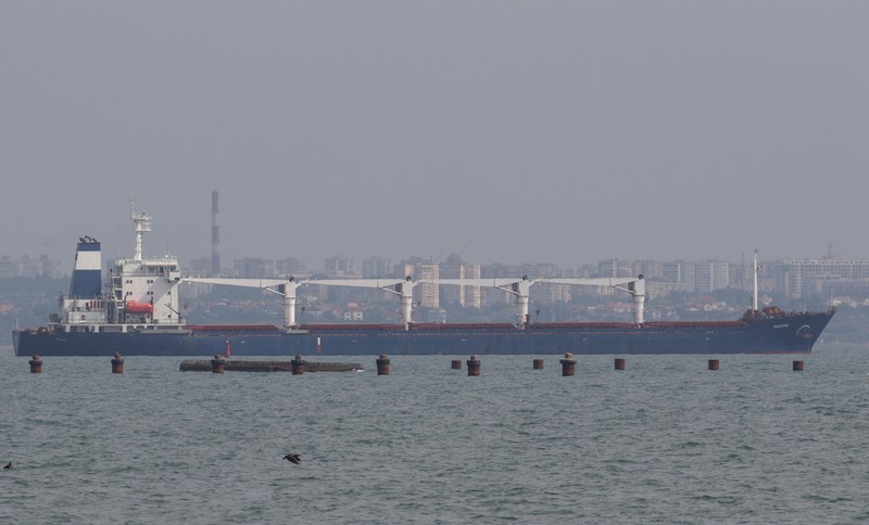UKRAINE-CRISIS/GRAIN-SHIP-DEPARTURE The Sierra Leone-flagged ship Razoni leaves the sea port in Odesa after restarting grain export, amid Russia's attack on Ukraine, Ukraine August 1, 2022. REUTERS/Serhii Smolientsev