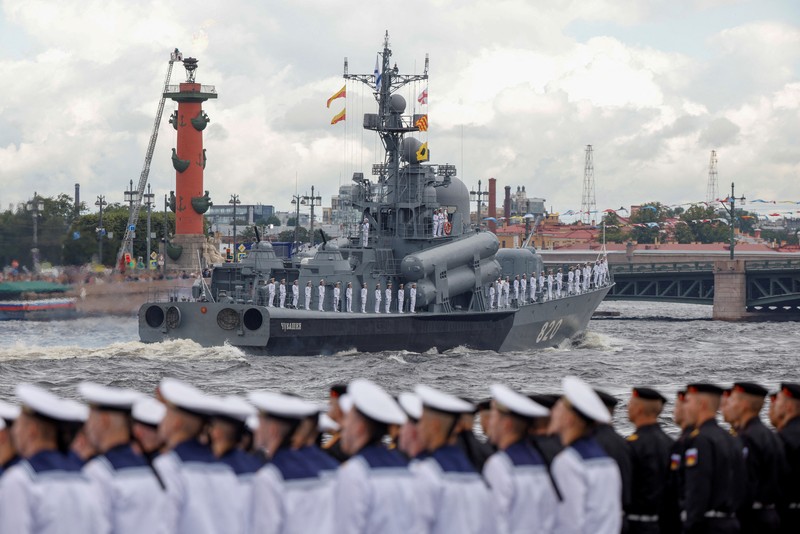 UKRAINE-CRISIS/RUSSIA-NAVY Russian multiple rocket launch systems fire during a parade marking Navy Day in Baltiysk in the Kaliningrad region, Russia July 31, 2022. REUTERS/Vitaly Nevar