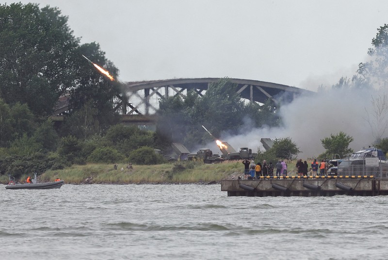 UKRAINE-CRISIS/RUSSIA-NAVY Russian multiple rocket launch systems fire during a parade marking Navy Day in Baltiysk in the Kaliningrad region, Russia July 31, 2022. REUTERS/Vitaly Nevar