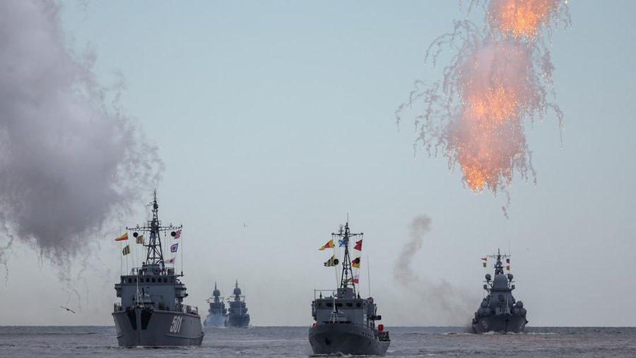 Russian warships sail during a parade marking Navy Day in Baltiysk in the Kaliningrad region, Russia July 31, 2022. REUTERS/Vitaly Nevar