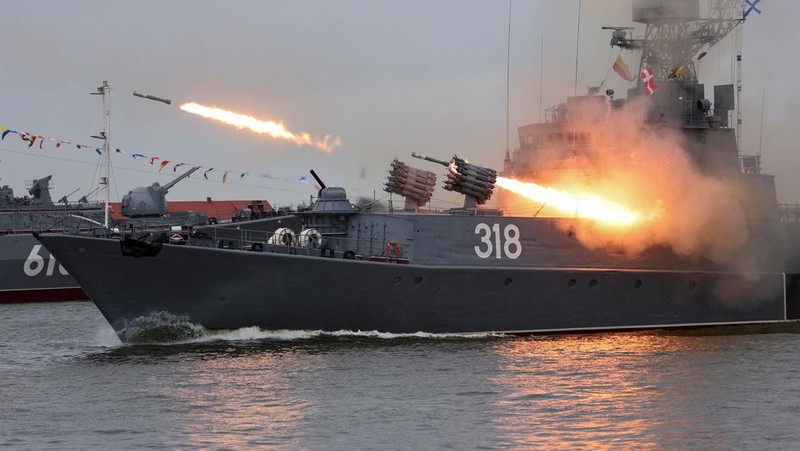 Russian multiple rocket launch systems fire during a parade marking Navy Day in Baltiysk in the Kaliningrad region, Russia July 31, 2022. REUTERS/Vitaly Nevar