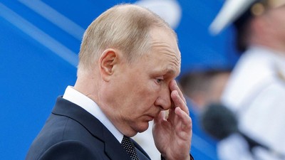 UKRAINE-CRISIS/RUSSIA-NAVY-PUTIN Russia's President Vladimir Putin attends a parade marking Navy Day in Saint Petersburg, Russia July 31, 2022. REUTERS/Maxim Shemetov