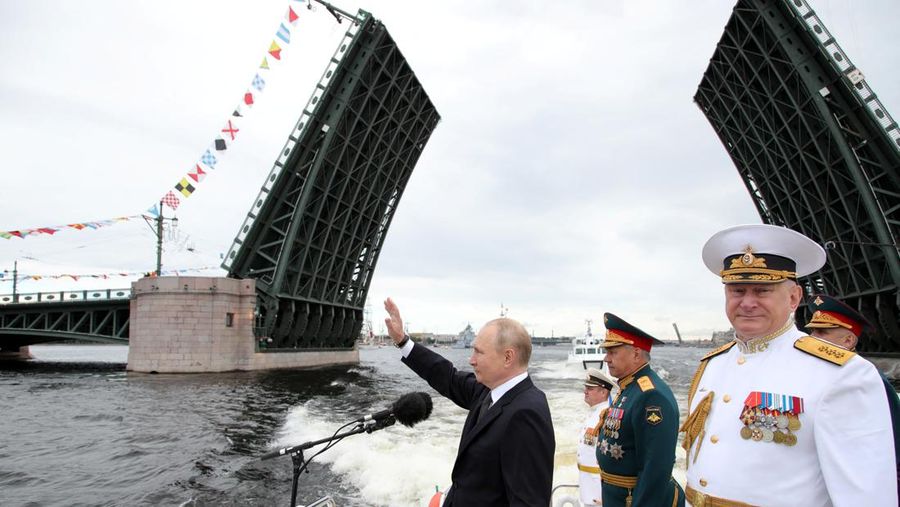 Russia's President Vladimir Putin, Defence Minister Sergei Shoigu and head of the Russian navy Admiral Nikolai Yevmenov take part in a parade marking Navy Day in Saint Petersburg, Russia July 31, 2022. Sputnik/Mikhail Klimentyev/Kremlin via REUTERS ATTENTION EDITORS - THIS IMAGE WAS PROVIDED BY A THIRD PARTY.