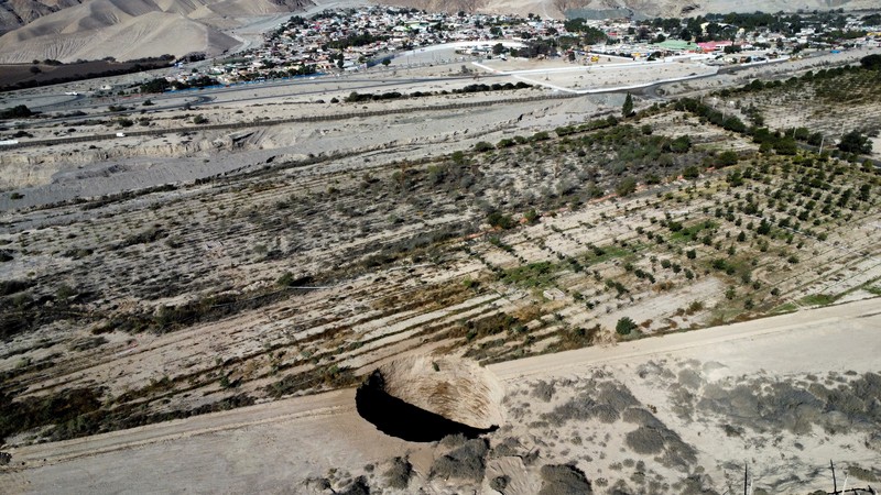 A sinkhole is exposed at a mining zone close to Tierra Amarilla town, in Copiapo, Chile, August 1, 2022. REUTERS/Johan Godoy NO RESALES NO ARCHIVE