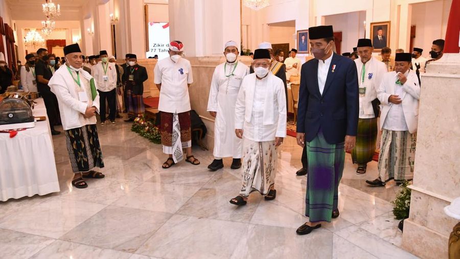 Presiden Joko Widodo bersama dengan Wakil Presiden Ma'ruf Amin menghadiri acara zikir dan doa kebangsaan di halaman Istana Merdeka Jakarta, pada Senin, 1 Agustus 2022. Acara ini juga digelar untuk mengawali rangkaian Peringatan Hari Ulang Tahun ke-77 Kemerdekaan Republik Indonesia. (Foto: Lukas - Biro Pers Sekretariat Presiden)