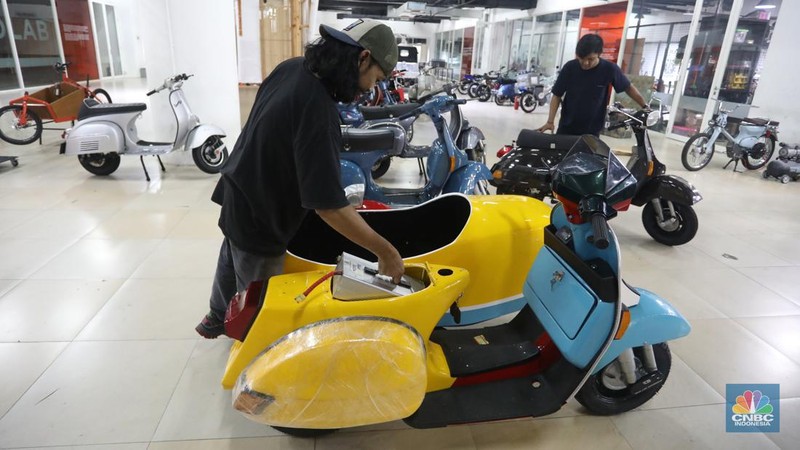 Motor Vespa Diubah Jadi Vespa Listrik (CNBC Indonesia/Andrean Kristianto)