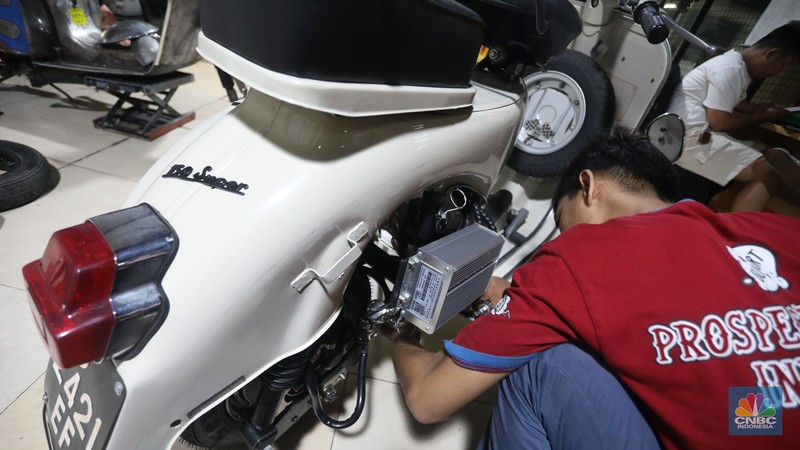 Motor Vespa Diubah Jadi Vespa Listrik (CNBC Indonesia/Andrean Kristianto)