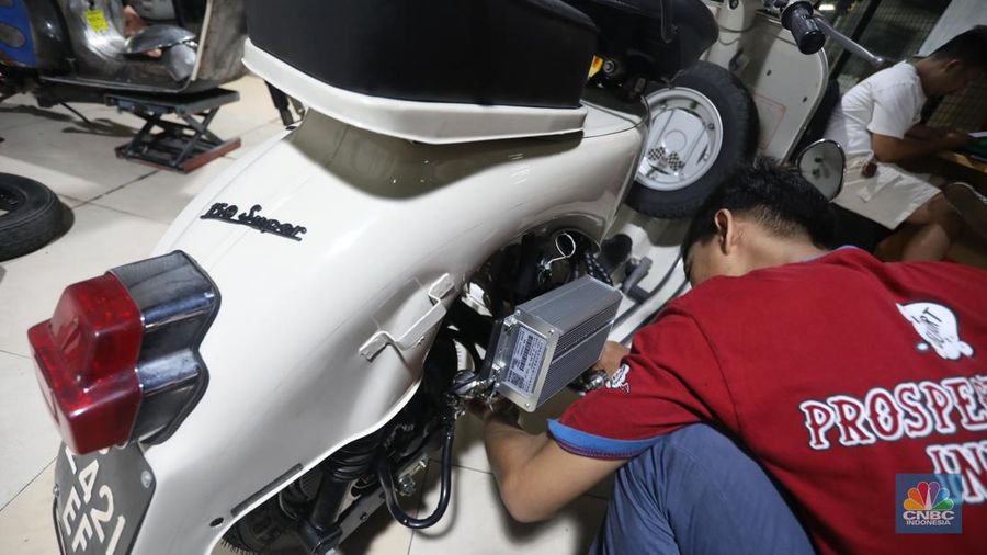 Motor Vespa Diubah Jadi Vespa Listrik (CNBC Indonesia/Andrean Kristianto)