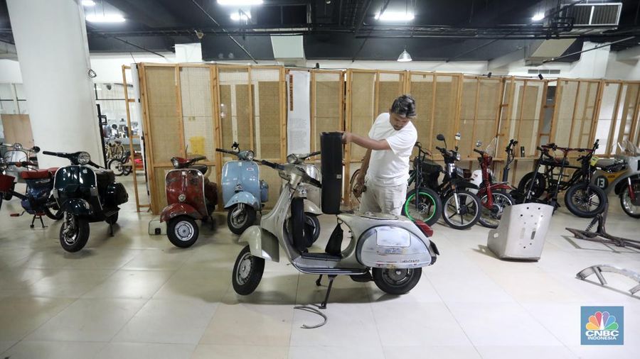 Motor Vespa Diubah Jadi Vespa Listrik (CNBC Indonesia/Andrean Kristianto)