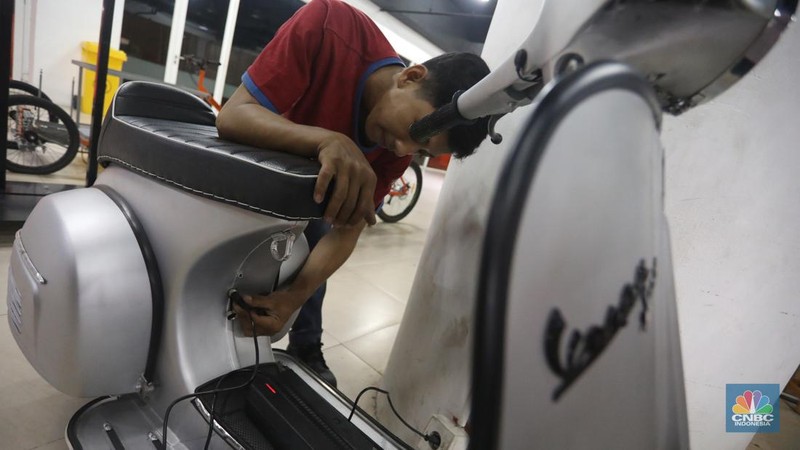 Motor Vespa Diubah Jadi Vespa Listrik (CNBC Indonesia/Andrean Kristianto)
