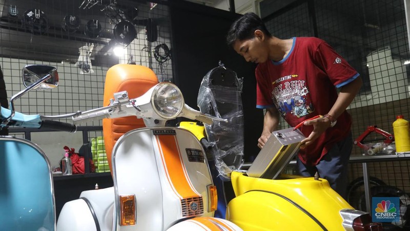 Motor Vespa Diubah Jadi Vespa Listrik (CNBC Indonesia/Andrean Kristianto)