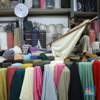Potret Pusat Tekstil Jakarta 'Digempur' Produk Impor China Cs