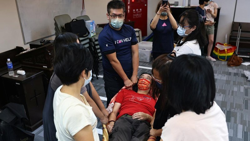 Military police officers get into position for a drill on how to guide citizens to safety in the event of an attack, in Taipei, Taiwan July 22, 2022. REUTERS/Ann Wang