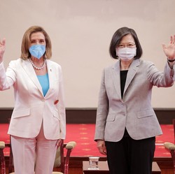 Mesra di Tengah Amarah China, Pelosi Bertemu Tsai Ing Wen