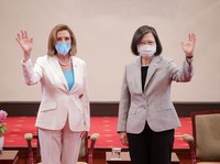 Mesra di Tengah Amarah China, Pelosi Bertemu Tsai Ing Wen