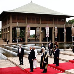 Sudah Jatuh Tertimpa Tangga, Ekonomi Sri Lanka Minus -8,4%