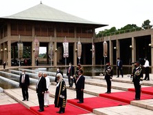 Sudah Jatuh Tertimpa Tangga, Ekonomi Sri Lanka Minus -8,4%
