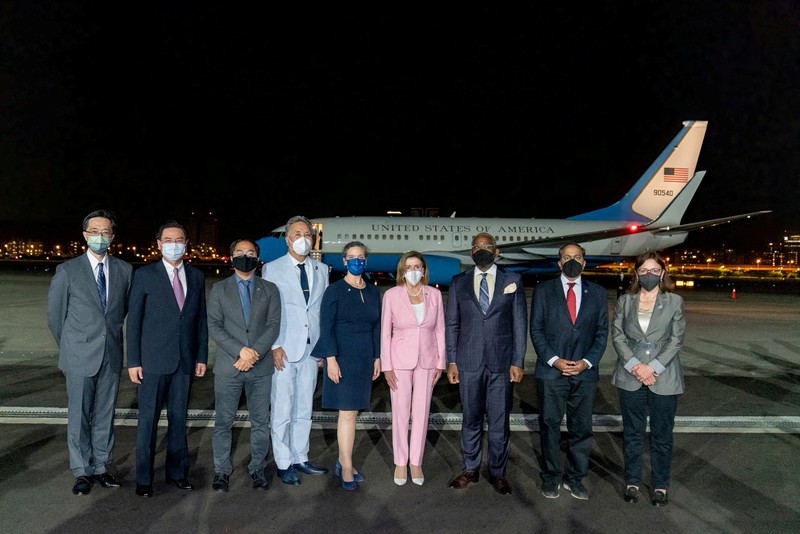 USA-CHINA/TAIWAN A plane carrying U.S. House of Representatives Speaker Nancy Pelosi and other members of the U.S. delegation arrives in Taipei, Taiwan August 2, 2022. REUTERS/Jameson Wu