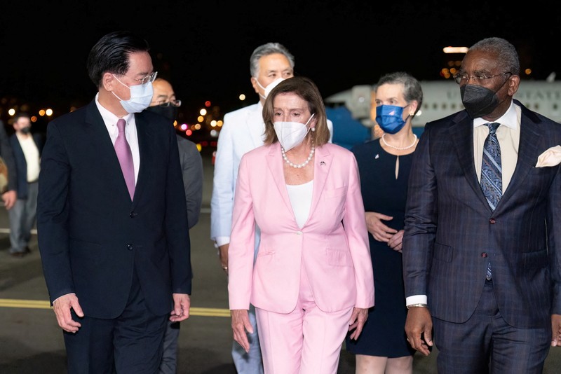 A plane carrying U.S. House of Representatives Speaker Nancy Pelosi and other members of the U.S. delegation arrives in Taipei, Taiwan August 2, 2022. REUTERS/Jameson Wu