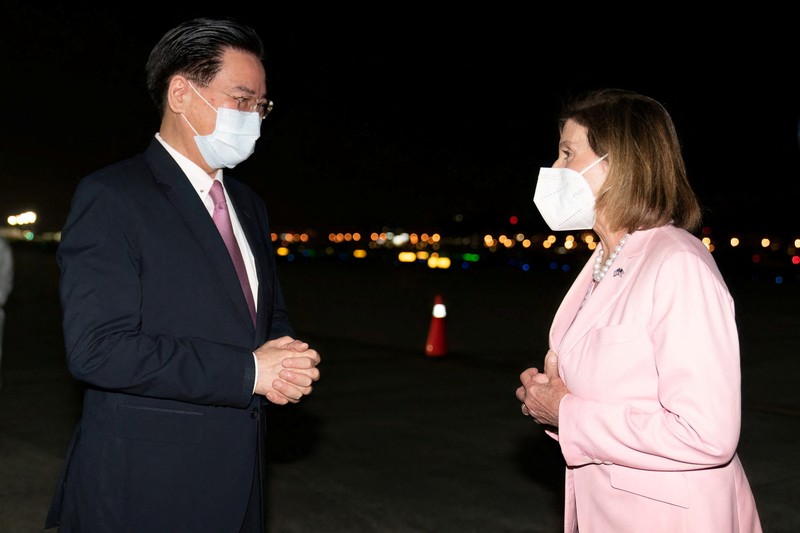 USA-CHINA/TAIWAN A plane carrying U.S. House of Representatives Speaker Nancy Pelosi and other members of the U.S. delegation arrives in Taipei, Taiwan August 2, 2022. REUTERS/Jameson Wu