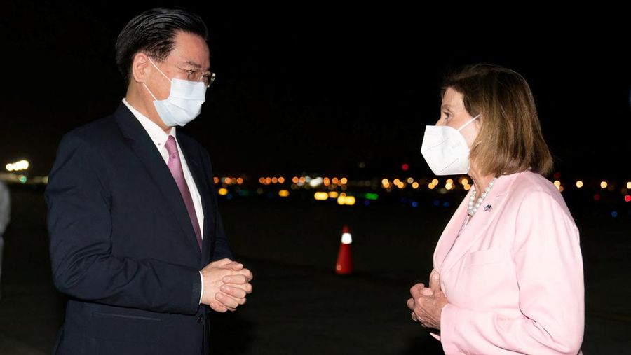 A plane carrying U.S. House of Representatives Speaker Nancy Pelosi and other members of the U.S. delegation arrives in Taipei, Taiwan August 2, 2022. REUTERS/Jameson Wu