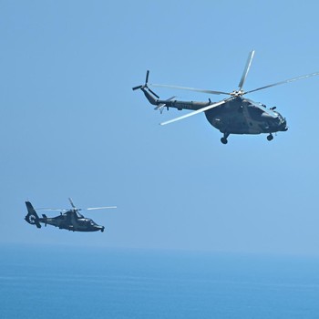 Tegang! Potret Militer China Tembak Misil di Selat Taiwan