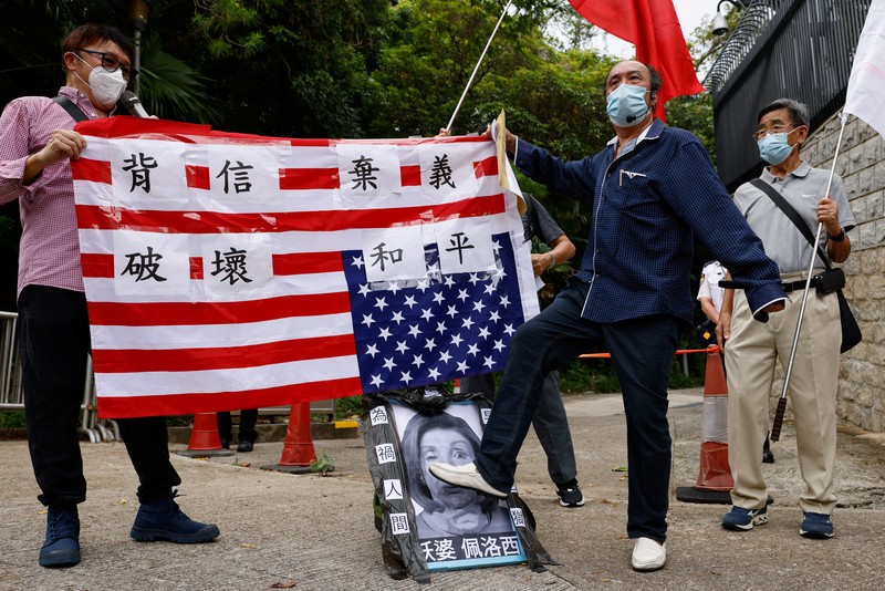 ASIA-PELOSI/ Pro-China supporters protest against U.S. House of Representatives Speaker Nancy Pelosi's visit to Taiwan, in Hong Kong, China August 3, 2022. REUTERS/Tyrone Siu