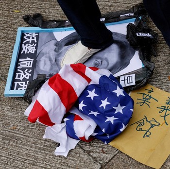 Demo Pro China, Foto Pelosi & Bendera AS Diinjak-injak