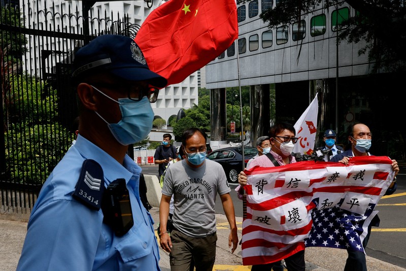 Pro-China supporters protest against U.S. House of Representatives Speaker Nancy Pelosi's visit to Taiwan, in Hong Kong, China August 3, 2022. REUTERS/Tyrone Siu