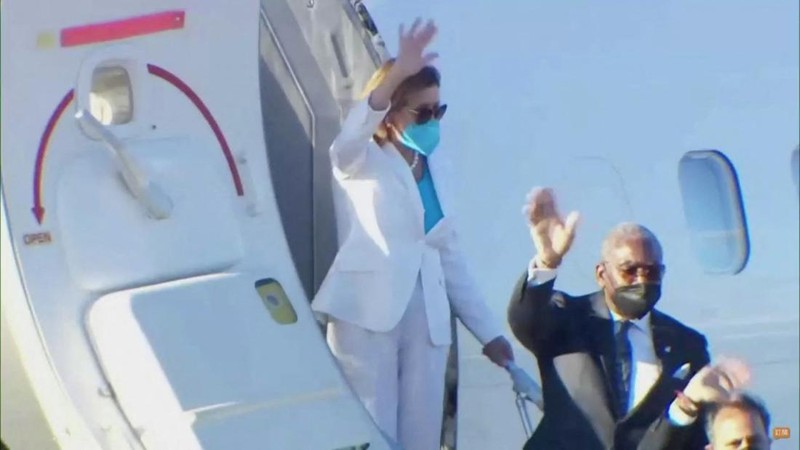 U.S. House of Representatives Speaker Nancy Pelosi waves with other members of the delegation as they board a plane before leaving Taipei Songshan Airport, in Taipei, Taiwan August 3, 2022, in this screengrab taken from video. REUTERS TV/Pool via REUTERS. NO RESALES. NO ARCHIVES.