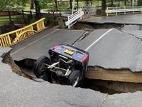 Potret Ngeri Banjir Jepang, Jalan Terbelah 