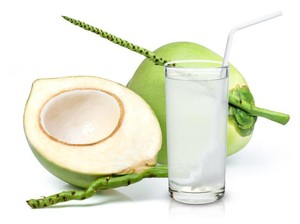 5 Minuman yang Bantu Menurunkan Berat Badan, Salah Satunya Air Kelapa