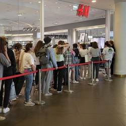 H&M Mau Cabut dari Rusia, Warga Berbondong-Bondong Belanja
