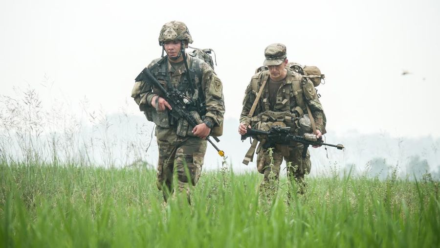 Militer AS berpartisipasi dalam Super Garuda Shield 2022 di Pusat Pelatihan Tempur Baturaja di Sumatera Selatan, Indonesia, Rabu (3/8/2022) Latihan gabungan militer Indonesia-AS tahunan yang melibatkan 5.069 personel dari 14 negara ini dimulai dari 1 -14 Agustus di Baturaja, Dabo, Amborawang, dan Palembang. (Photo by Anton Raharjo/Anadolu Agency via Getty Images)