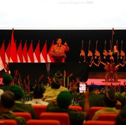 Kelakar Prabowo di Depan Luhut: Lapor Komandan, Situasi Aman!