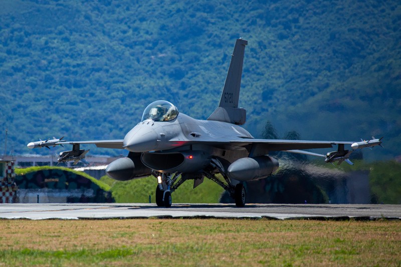 HUALIEN, TAIWAN - AUGUST 06: An Air Force personnel conducts the aircraft inspection to a Taiwanese F-16 Fighting Falcon upon landing at Hualien Air Force Base on August 06, 2022 in Hualien, Taiwan. Taiwan remained tense after U.S. Speaker of the House Nancy Pelosi (D-CA) visited earlier this week, as part of a tour of Asia aimed at reassuring allies in the region. China has been conducting live-fire drills in waters close to those claimed by Taiwan in response. (Photo by Annabelle Chih/Getty Images)