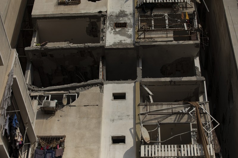 ISRAEL-PALESTINIANS/GAZA Somke and flame are seen during Israeli air strikes in Gaza City August 5, 2022. REUTERS/Ibraheem Abu Mustafa