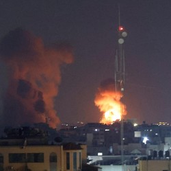 Bak Kembang Api! Ini Potret Jalur Gaza Dihantam Rudal Israel