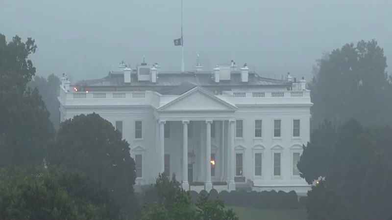 USA-LIGHTNING/ A lightning strike hits a tree in Lafayette Park across from the White House, killing two people and injuring two others below, during an August 4 evening thunderstom as seen in this framegrab from a Reuters TV video camera mounted on a nearby rooftop in Washington, U.S. August 4, 2022. REUTERS/REUTERS TV