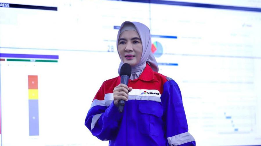 Direktur utama Pertamina, Nicke Widyawati Saat Meninjau Fasilitas digital War Room and Integrated Optimization Decision Support Center (IODSC) Pertamina Hulu Rokan (PHR). Dok: Pertamina