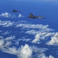 Asia Memanas! Jet Tempur China Intai Pesawat Militer AS Dekat Taiwan