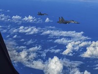 Asia Memanas! Jet Tempur China Intai Pesawat Militer AS Dekat Taiwan