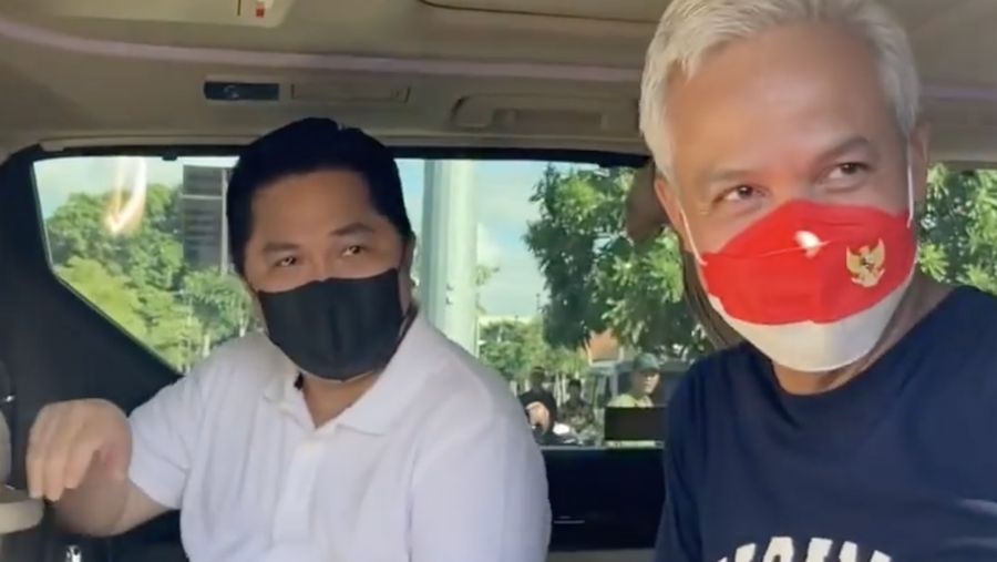 Gubernur Jawa Tengah Ganjar Pranowo bersama Menteri BUMN Erick Thohir terlihat ikut hadir berjalan santai bersama Presiden Jokowi di sepanjang jalan Slamet Riyadi, Surakarta, Jawa Tengah, Minggu, 7 Agustus 2022. (Tangkapan Layar via Instagram @erickthohir)