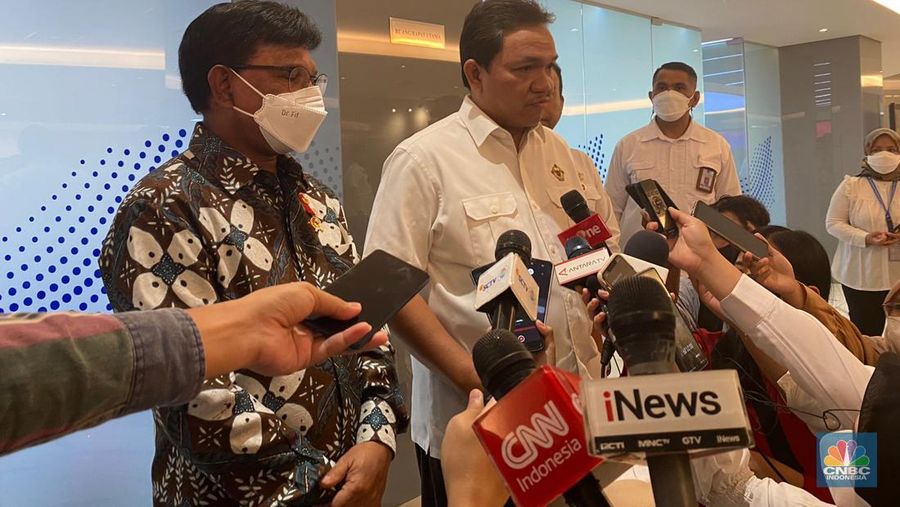 Menteri Kominfo Johnny Plate dan  Anggota III BPK Achsanul Qosasi