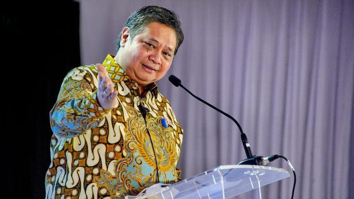 Menteri Koordinator Bidang Perekonomian Airlangga Hartarto di acara Peluncuran Produksi Perdana Wuling Air EV di PT.SAIC General Motors Wuling (SGMW) Motor Indonesia Cikarang Menteri Koordinator Bidang Perekonomian Airlangga Hartarto di acara Peluncuran Produksi Perdana Wuling Air EV di PT.SAIC General Motors Wuling (SGMW) Motor Indonesia Cikarang, Jawa Barat, Senin (8/8/2022). (dok Kemenko Perekonomian),