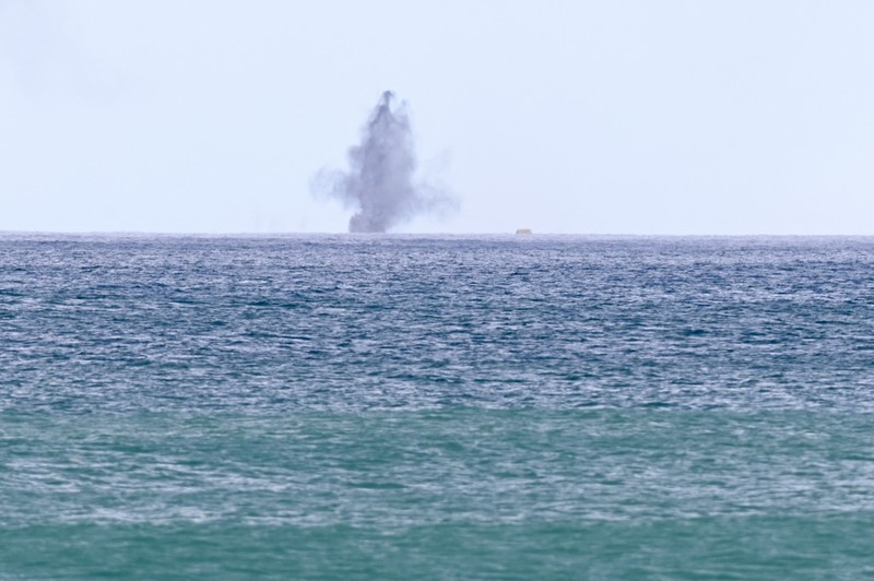 Latihan militer Taiwan menembakkan howitzer 155mm Tentara menembakkan howitzer 155mm selama latihan militer tahunan di daerah Pingtung, Taiwan selatan, Selasa (9/8/2022). (REUTERS/Ann Wang)