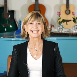 Olivia Newton Wafat, John Travolta Tulis Pesan Menyayat Hati